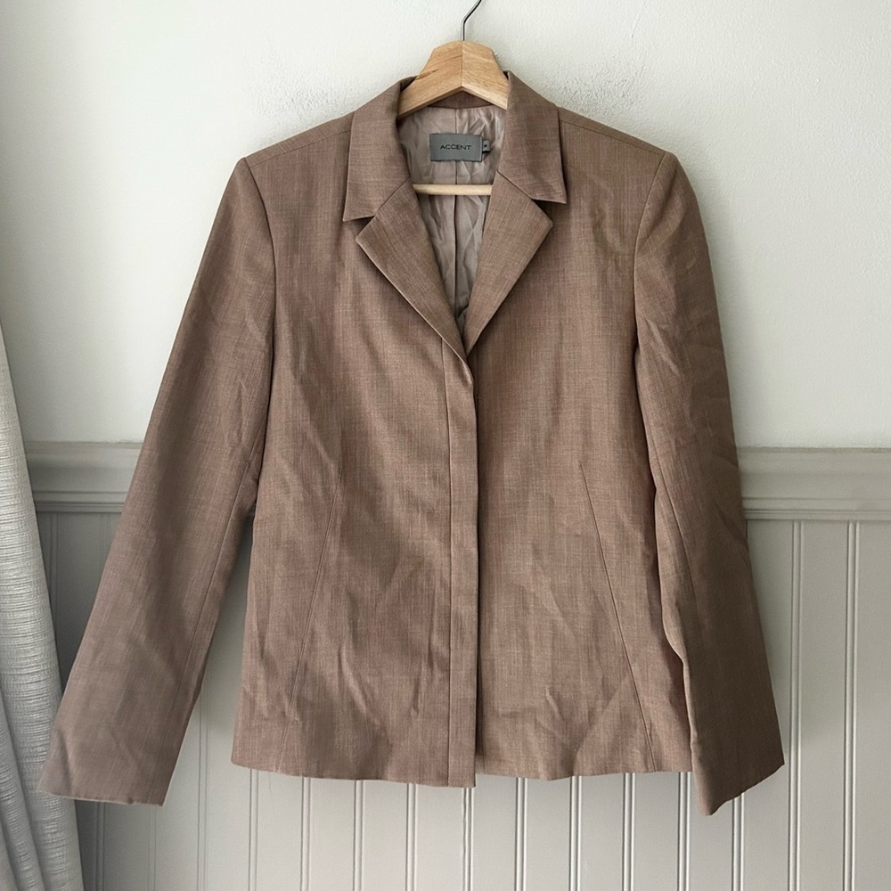 Accent Medium Women's Tan Hidden Button Blazer